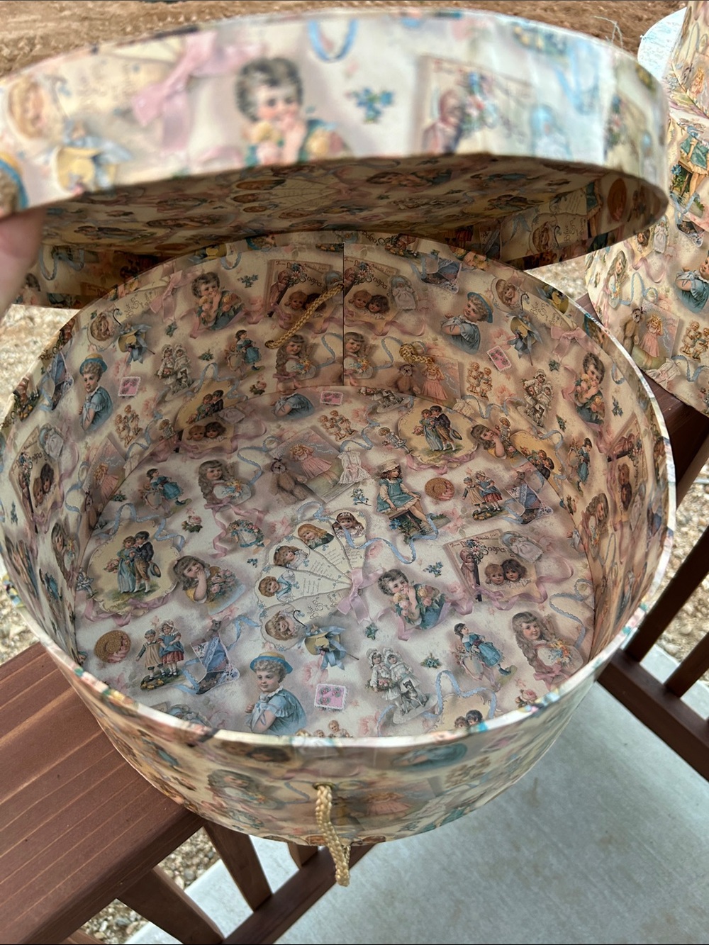 Set of 3 Vintage Nesting Illustration Hat Boxes 1995 - Picture 6 of 11